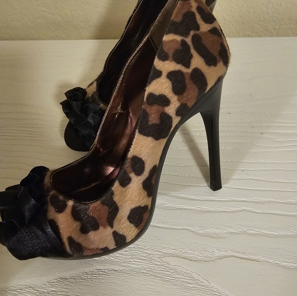 Beautiful Carlos Santana Heel size 10. - Picture 3 of 7